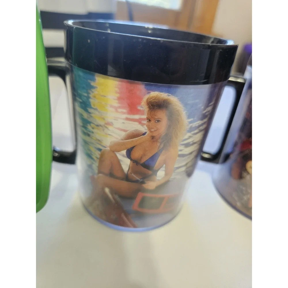 Green Plastic Pin-Up Pictorial Coffee Mug Novelty Decor Vintage Snap ON Girls